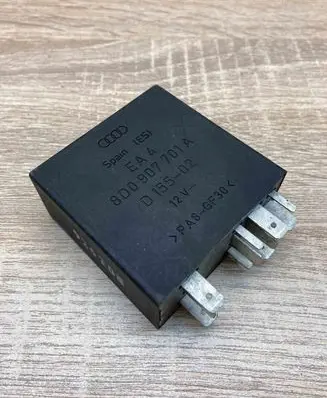 Audi A4 S4 B5 8D Light relay 8D0907701A EA4