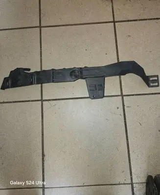 Headlight/headlamp mounting bracket