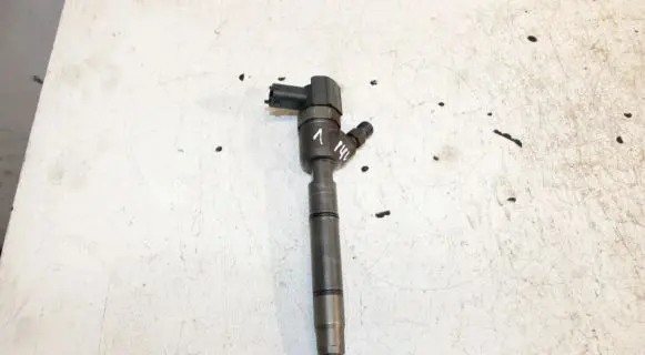 Hyundai i40 Fuel injector 338002A800 0445110411