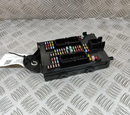 Volvo XC90 Fuse module 31682732 32315317