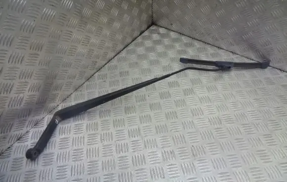 Suzuki SX4 Front wiper blade arm