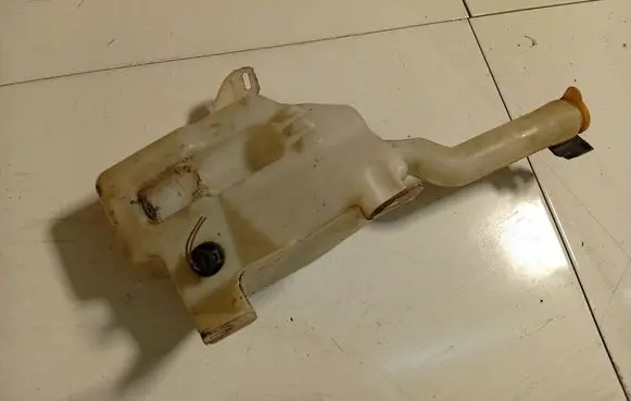 Opel Vectra C Windshield washer fluid reservoir/tank 