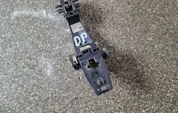 Land Rover Range Rover Sport L320 Front door exterior handle/bracket CXF500043