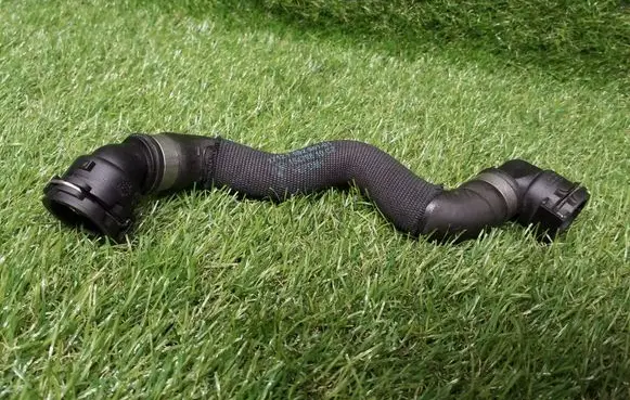 BMW 5 F10 F11 Engine coolant pipe/hose 7592652 17127592651 8375796