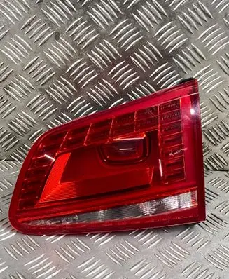 Volkswagen Touareg II Tailgate rear/tail lights 7P6945308
