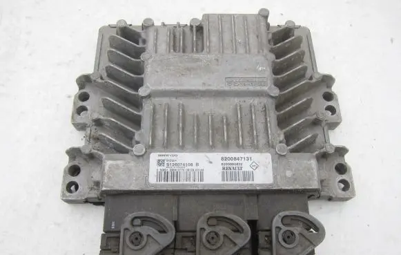 Renault Megane II Engine control unit/module 8200847131 S126074108B