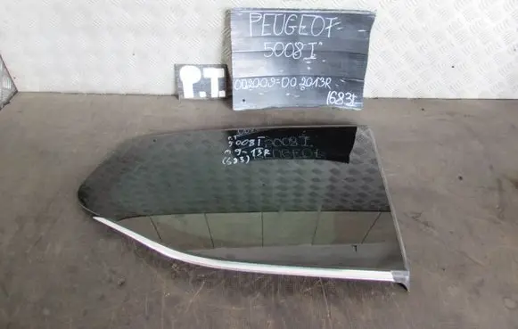 Peugeot 5008 Front triangle window/glass 