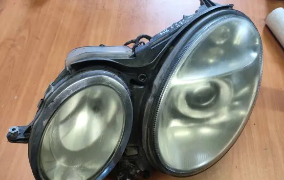 Mercedes-Benz E W211 Headlight/headlamp 15435900