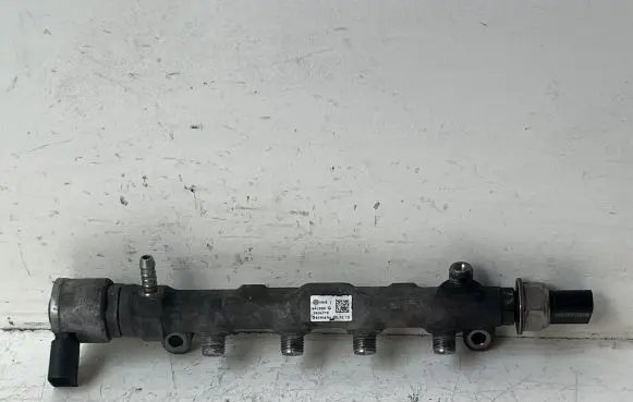 Volkswagen Golf VII Fuel main line pipe 04L089G 04L089 0904770