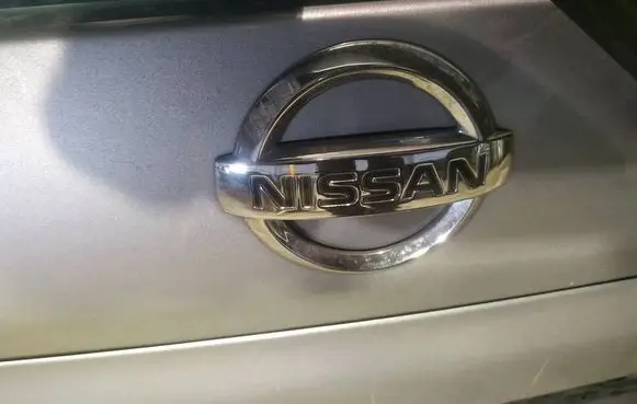 Nissan Note (E11) Manufacturer badge logo/emblem 