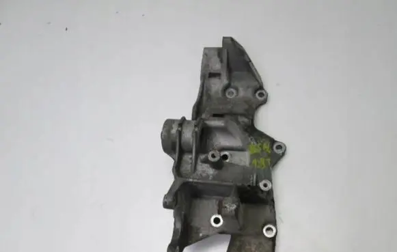Volkswagen PASSAT B5 Generator/alternator bracket 