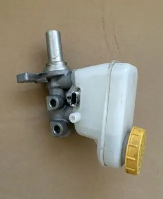 Subaru Forester SK Master brake cylinder 26402FL010 26449FJ070 26449FJ071