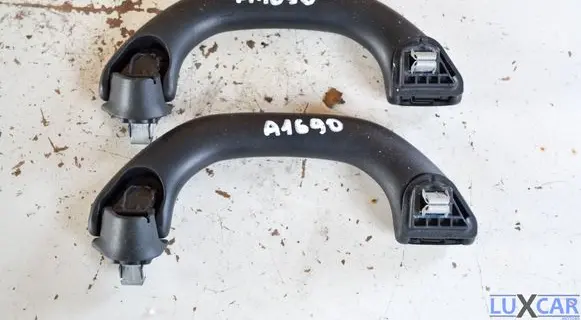 Volkswagen Polo V 6R Front interior roof grab handle 1K8857607