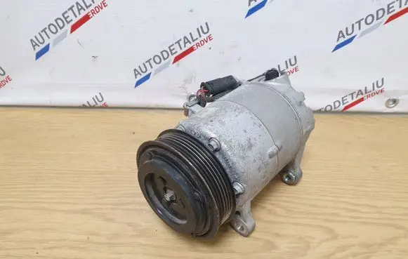 BMW X1 F48 F49 Air conditioning (A/C) compressor (pump) 6826879 64526826879