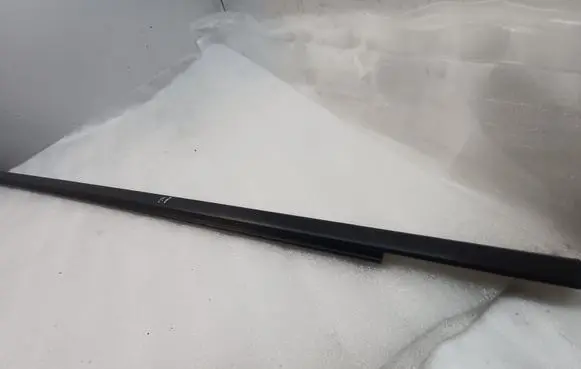 Front door glass trim molding