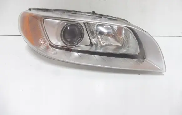 Volvo V70 Headlight/headlamp 31214348