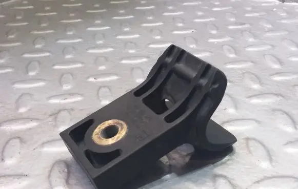 Opel Meriva B Radiator mount bracket 13262692