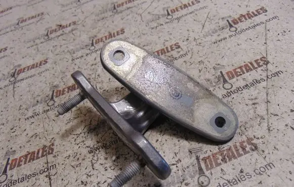 Mercedes-Benz E W212 Front door upper hinge A047058