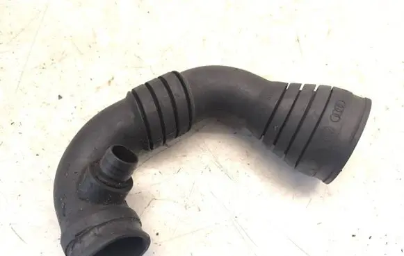 Audi A4 S4 B5 8D Intercooler hose/pipe 8D0129615A