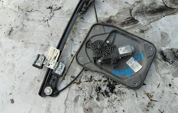 Skoda Roomster (5J) Front wiper linkage and motor