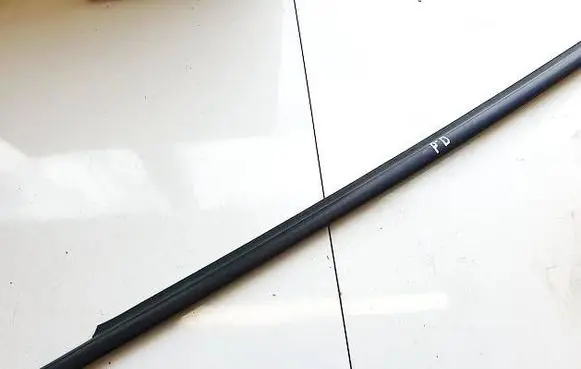 Opel Zafira B Front door glass trim molding