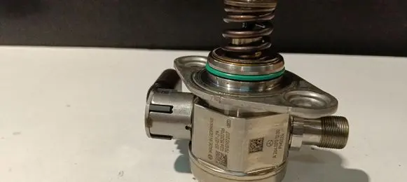 Mercedes-Benz GLC X253 C253 Fuel injection high pressure pump A2640701200