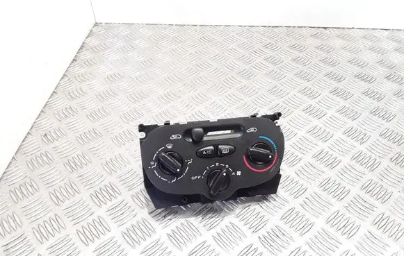 Peugeot 206 Climate control unit 82191