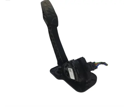 Accelerator throttle pedal