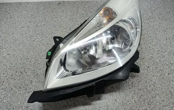 Renault Clio III Headlight/headlamp 8200459824FARBA