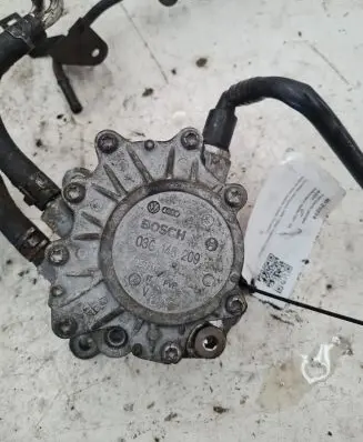 Volkswagen Touran I Vacuum pump 03G145209