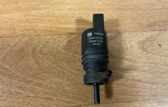 Opel Insignia A Windscreen/windshield washer pump 13250356 3240115