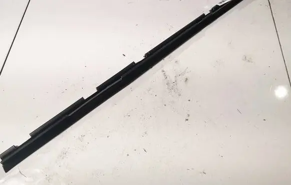 Volkswagen Golf IV Front door glass trim molding 1J4837471B
