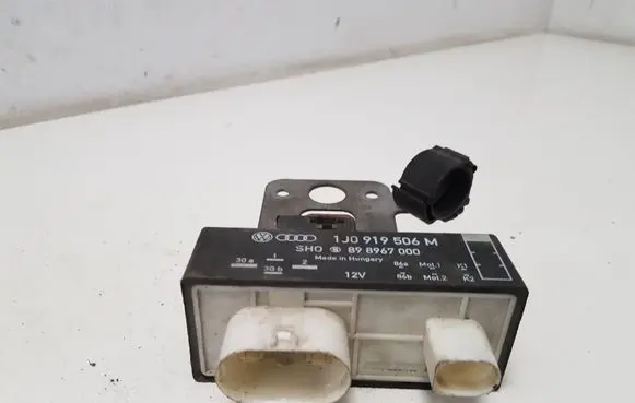 Volkswagen Polo Coolant fan relay 1J0919506M