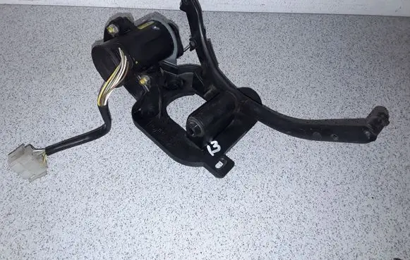 BMW 3 E46 Accelerator throttle pedal bracket 35411163875 1163875 35411163876