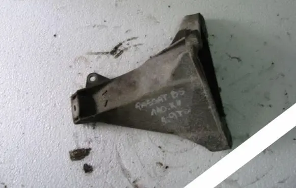Volkswagen PASSAT B5 Other engine bay part