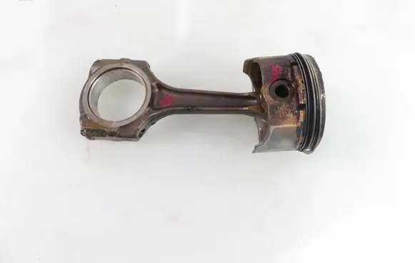 Peugeot 407 Piston with connecting rod 