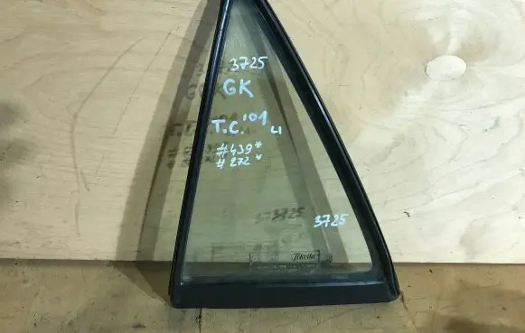 Toyota Corolla E110 Rear vent window glass AS2