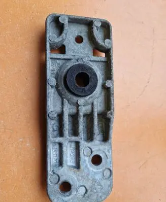Opel Zafira C Radiator mount bracket 13337826