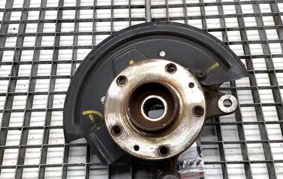 Renault Express Front wheel hub spindle knuckle 