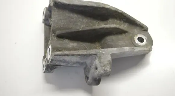 Lexus IS 220D-250-350 Engine mounting bracket