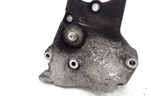 Opel Insignia A Generator/alternator bracket 