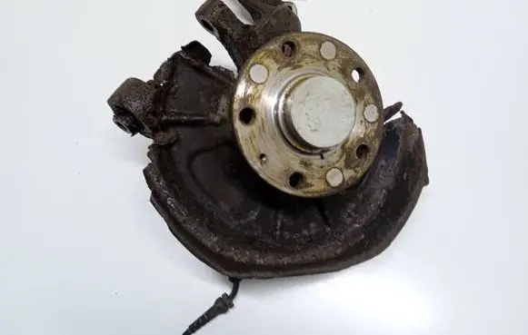 Skoda Octavia Mk2 (1Z) Front wheel hub