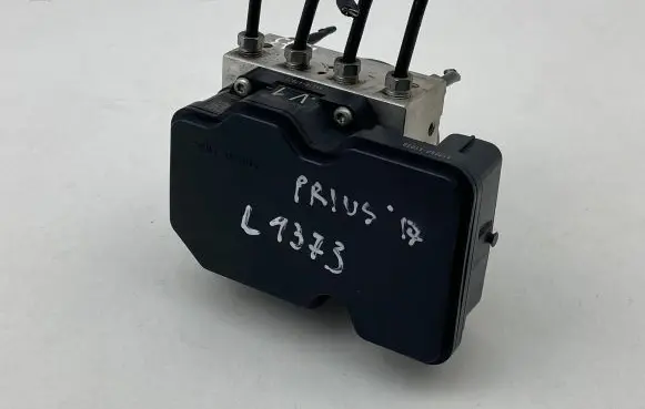 Toyota Prius (XW50) ABS Pump 4451047070 11304041030