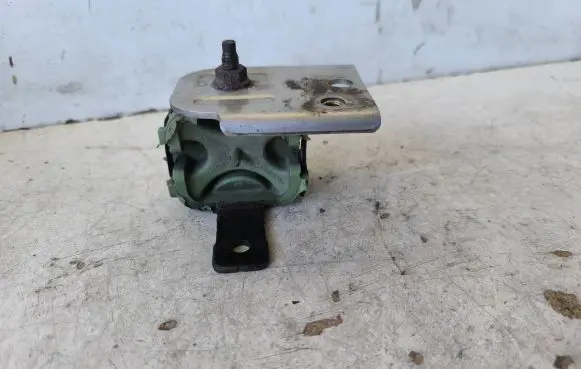 Opel Vivaro Muffler mount bracket/holder 207900251R 9386834
