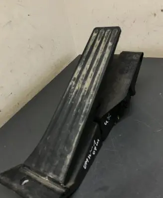BMW 1 E81 E87 Accelerator throttle pedal 74766500