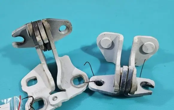 Rear door hinge set