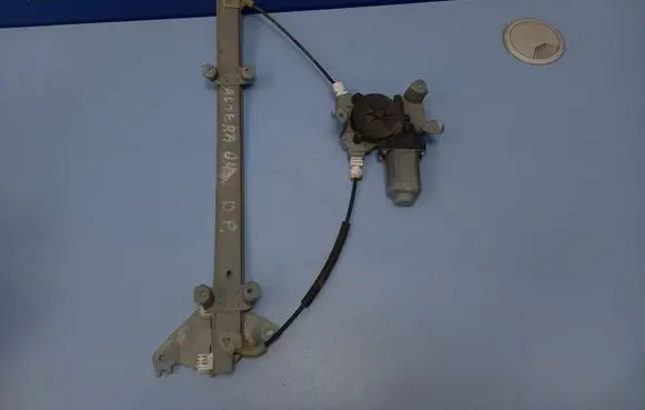 Nissan Almera Front door window regulator with motor 114726 A17703