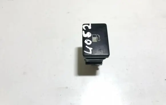 Toyota Avensis T270 Fuel tank opening switch r15c252 15c252