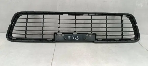 Toyota Hilux VIII Front bumper upper radiator grill 531120K130