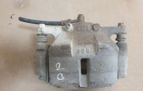 Nissan X-Trail T31 Front brake caliper